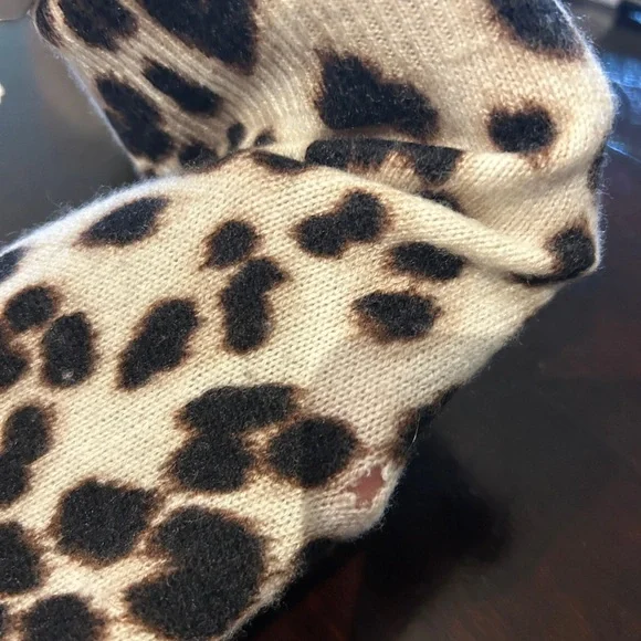 Equipment Cream and Black Leopard Sweater 100% Cashmere medium - Picture 10 of 11